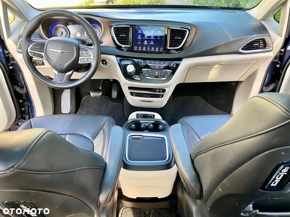 Chrysler Pacifica - 25