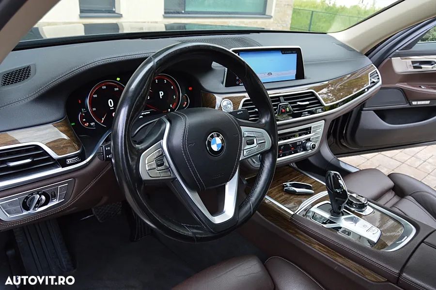BMW Seria 7 - 34