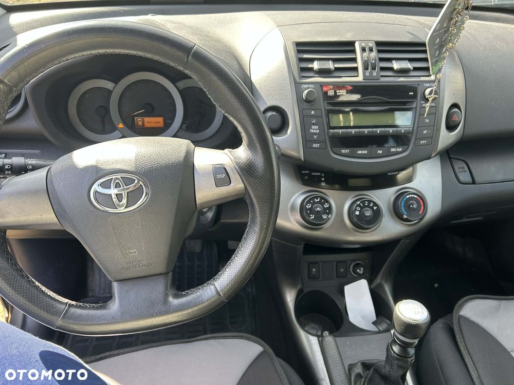 Toyota RAV4 - 8