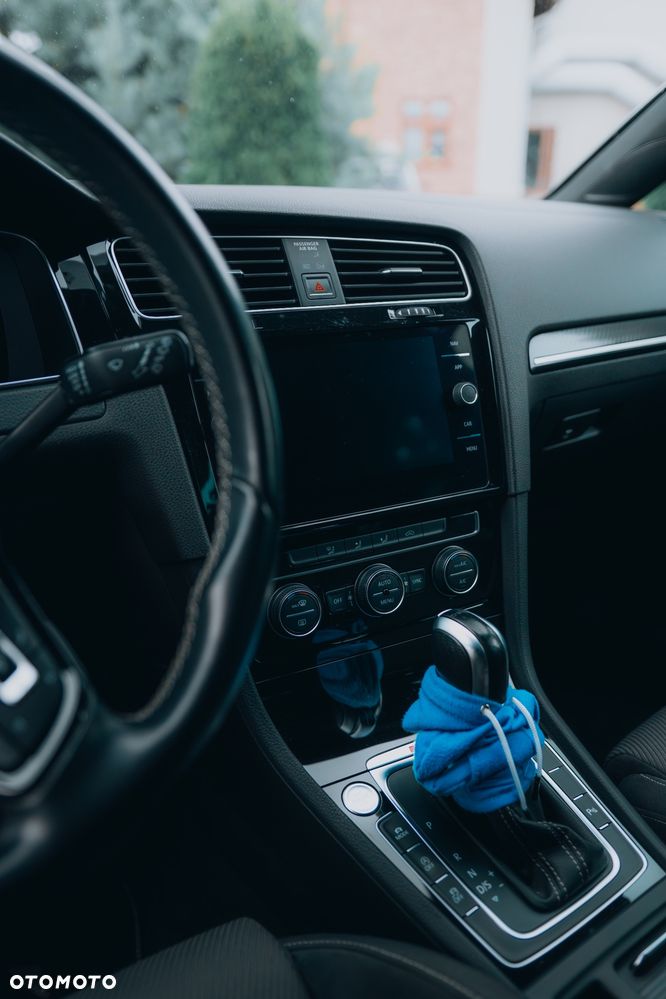 Volkswagen Golf - 10