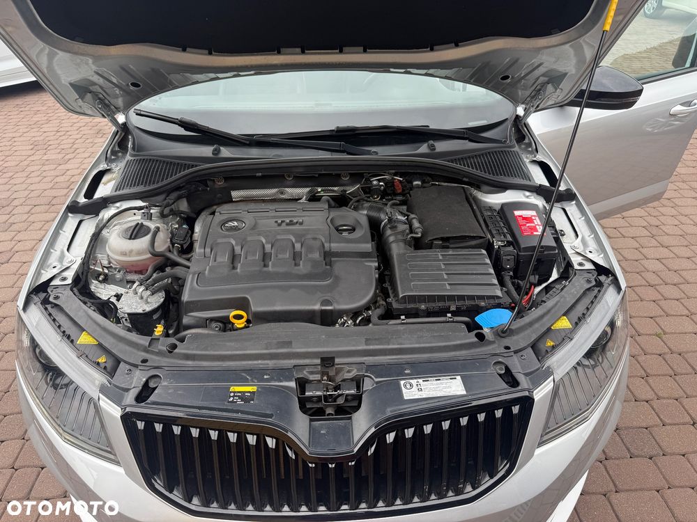 Skoda Octavia 2.0 TDI DSG RS - 22