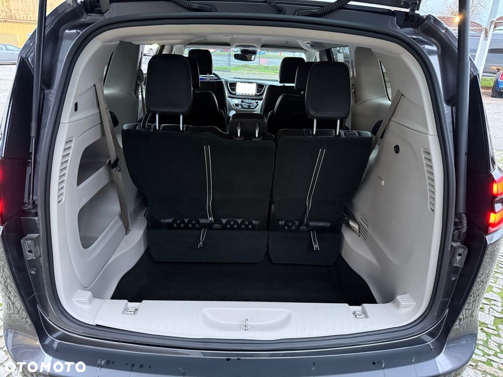 Chrysler Pacifica - 24