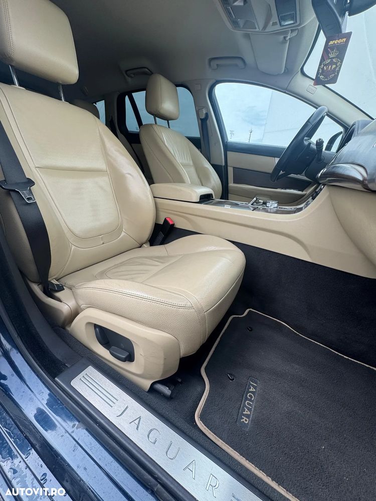 Jaguar XF 2.2D - 21