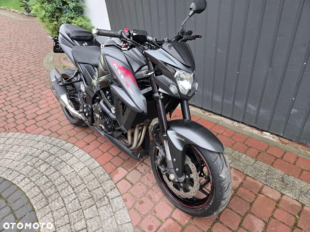 Suzuki GSX - 7