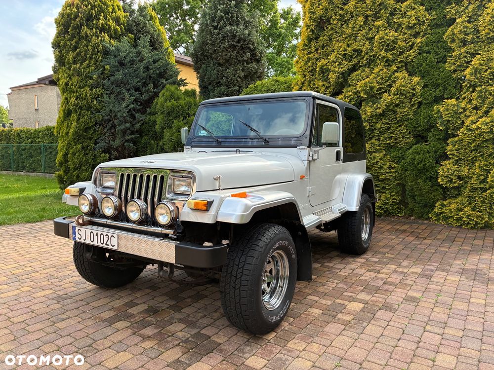 Jeep Wrangler 2.5L - 7