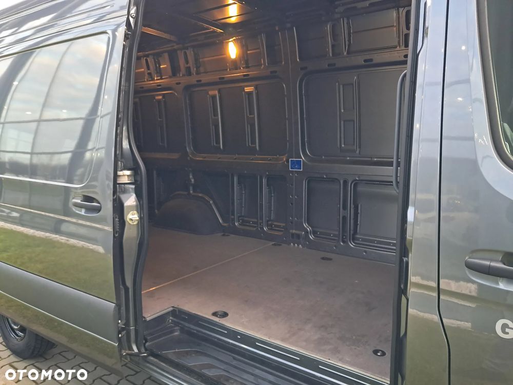 Mercedes-Benz E-SPRINTER - 14
