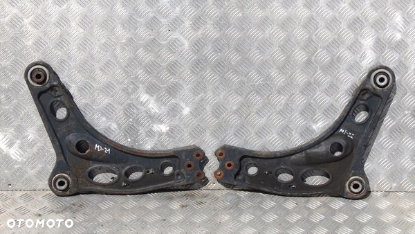 WAHACZ PRAWY LEWY PRZÓD PRZEDNI RENAULT TRAFIC III 8200688035
