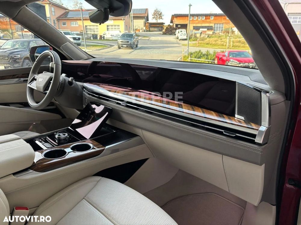 Cadillac Escalade - 4