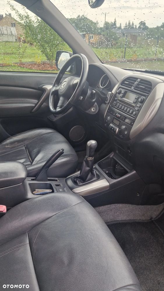 Toyota RAV4 D-4D 4x4 - 11