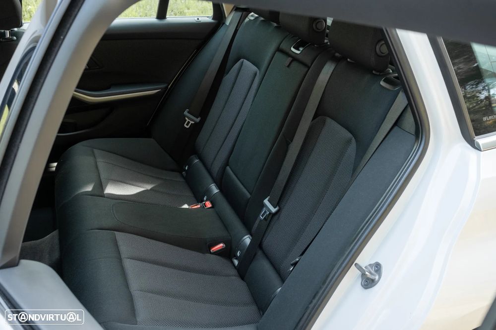 BMW 320 e Aut. Advantage - 17