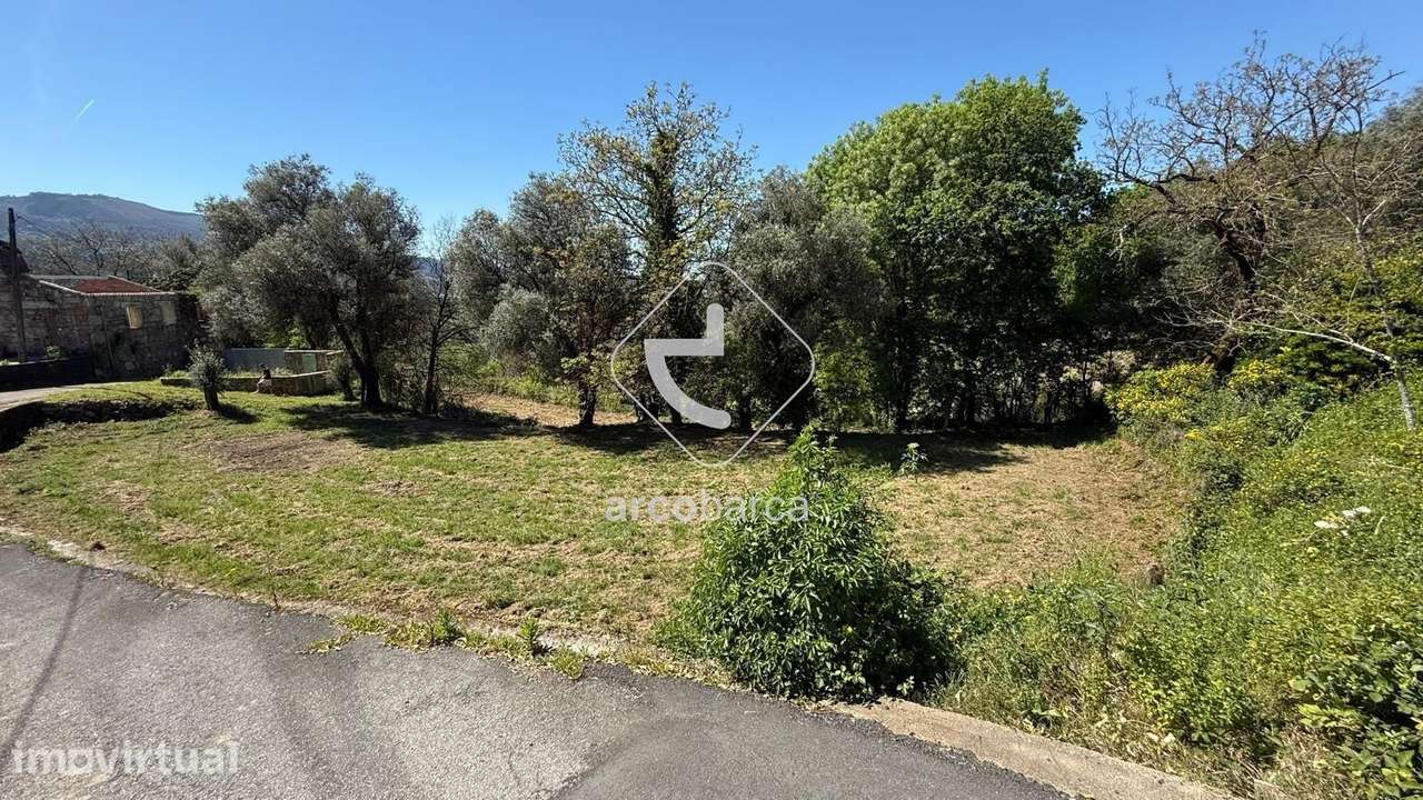 Terreno em zona de construção com 925m2 - São Paio de Jolda - Arcos de - Grande imagem: 3/10