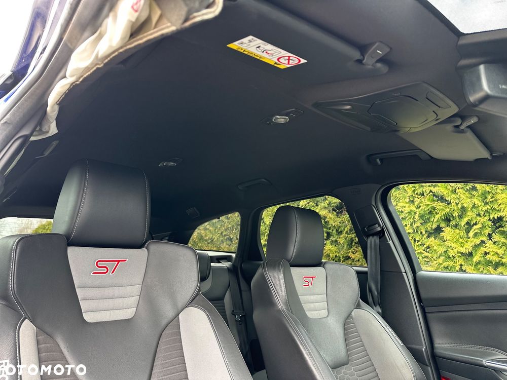 Ford Focus 2.0 EcoBoost ST mit Leder-Sport-Paket - 17