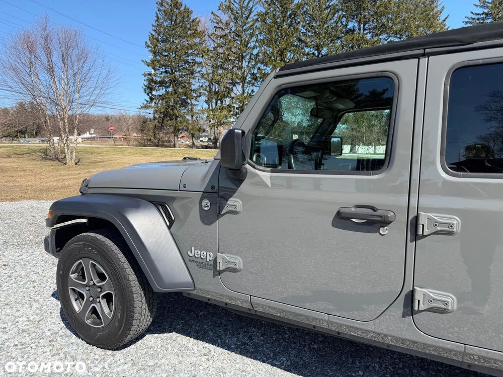 Jeep Wrangler - 16