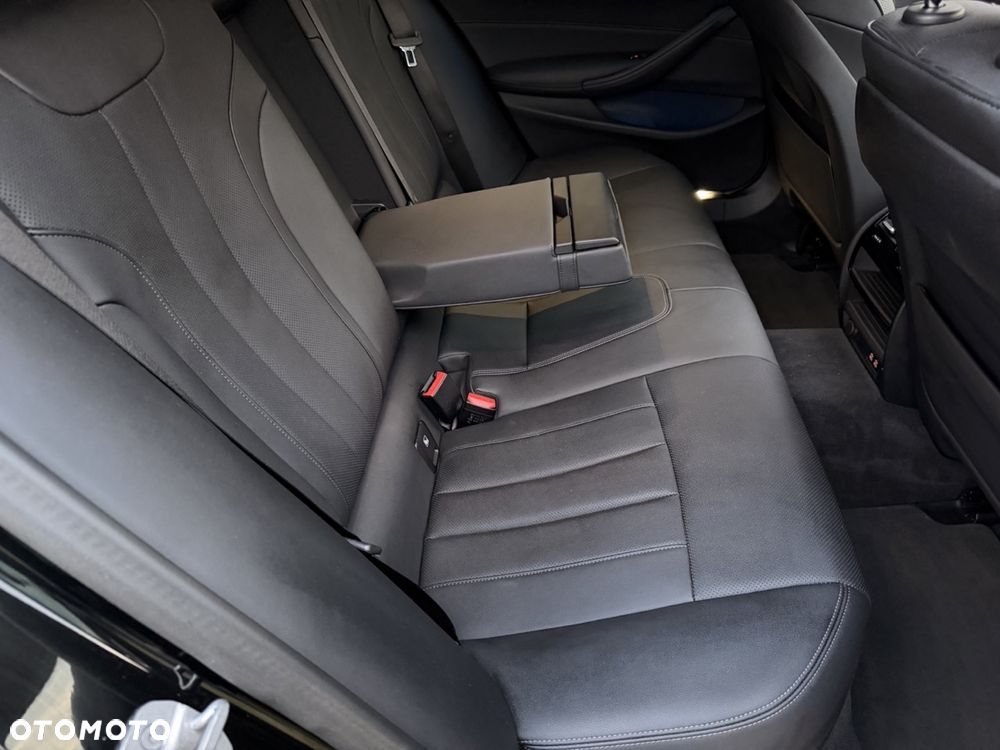 BMW Seria 5 530e xDrive M Sport sport - 24