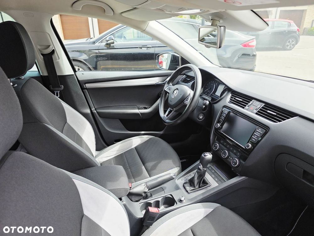 Skoda Octavia 1.6 TDI (Green tec) DSG Joy - 24