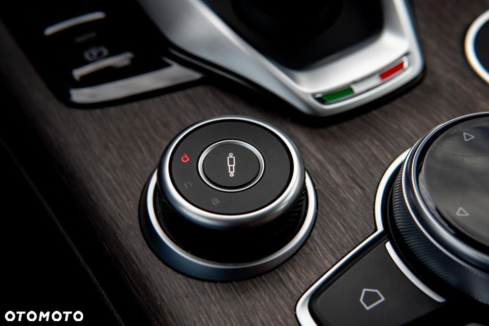 Alfa Romeo Giulia 2.0 Turbo Veloce Q4 - 19