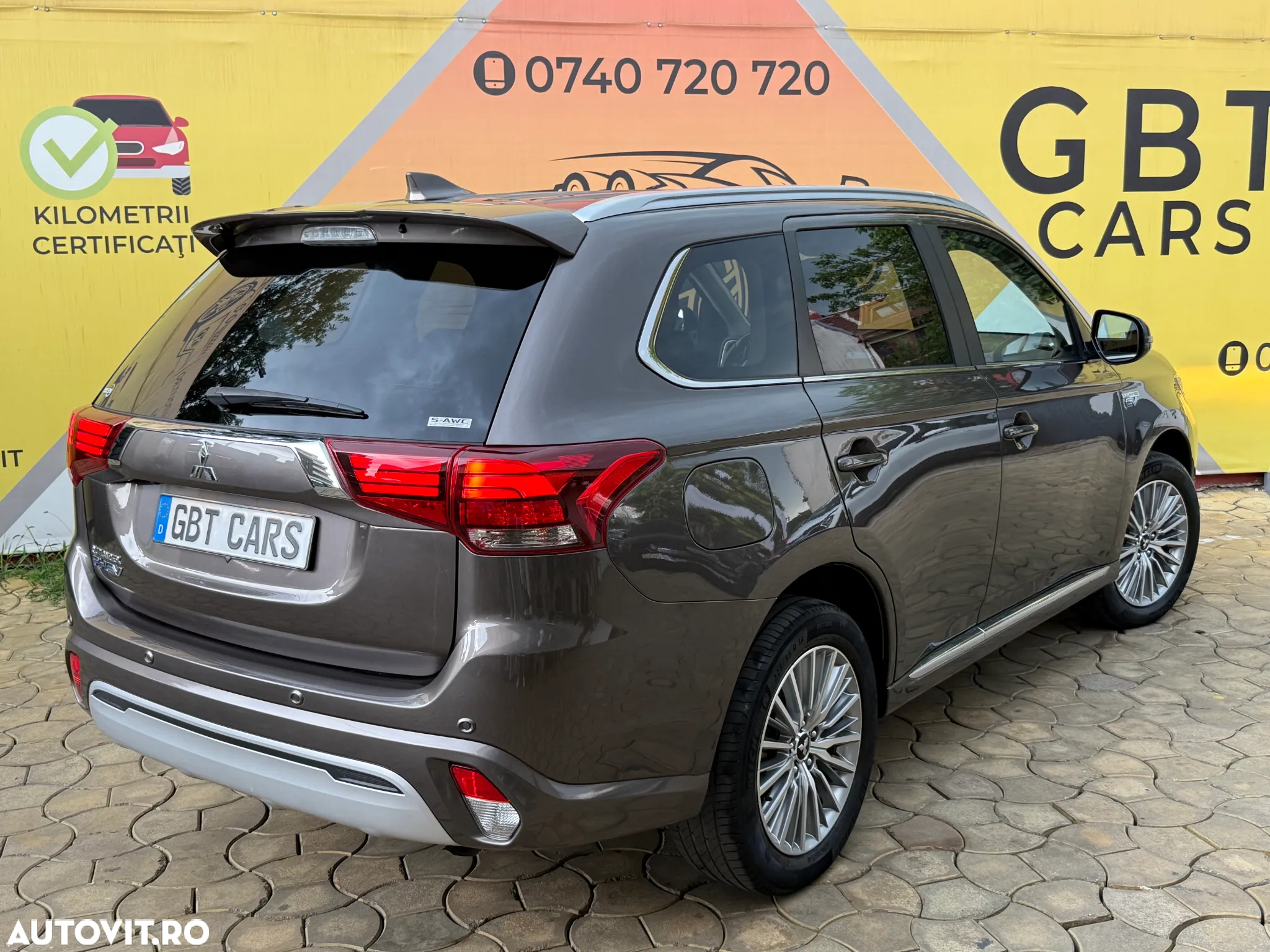 Mitsubishi Outlander 2.4 4WD Plug-In Hybrid - 7