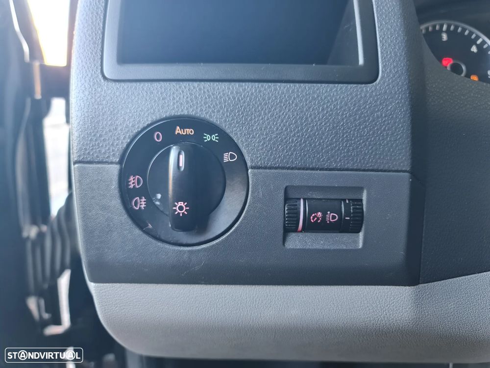VW TRANSPORTER 2.0 TDI 140 CV DSG | 6 LUGARES | AC | GPS - 24