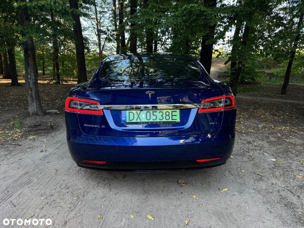 Tesla Model S - 5