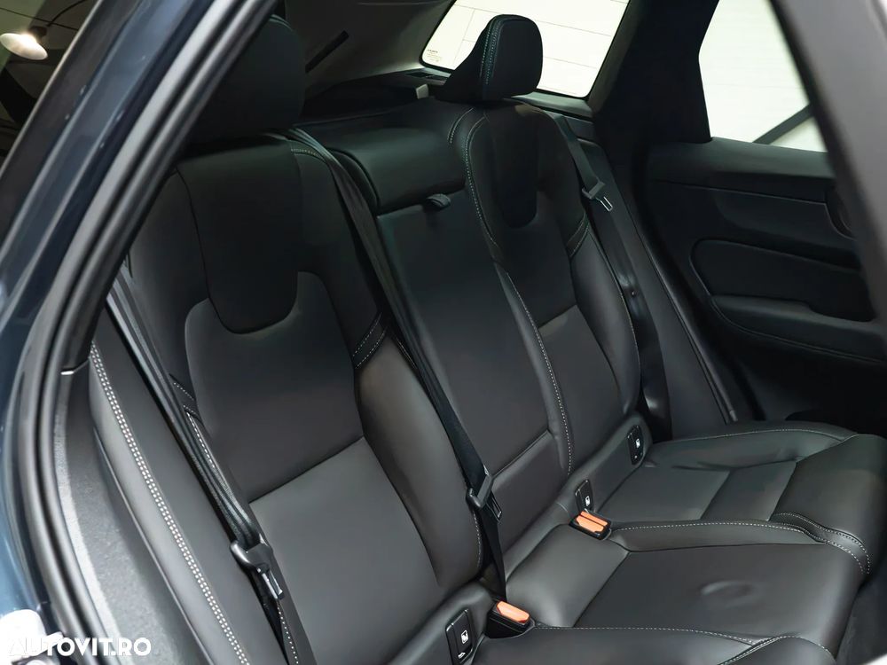 Volvo XC 60 B5 B AWD Ultimate Black Edition - 35