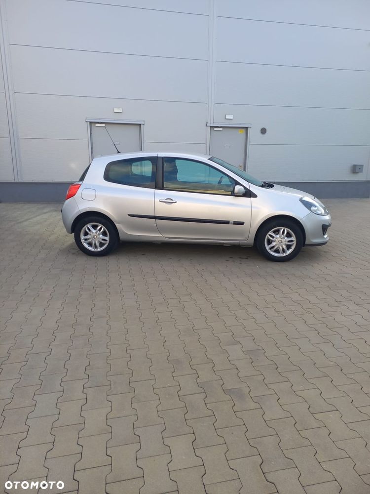 Renault Clio - 11