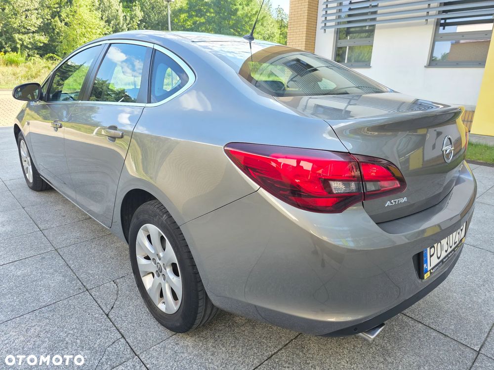 Opel Astra 1.4 T Enjoy - 4