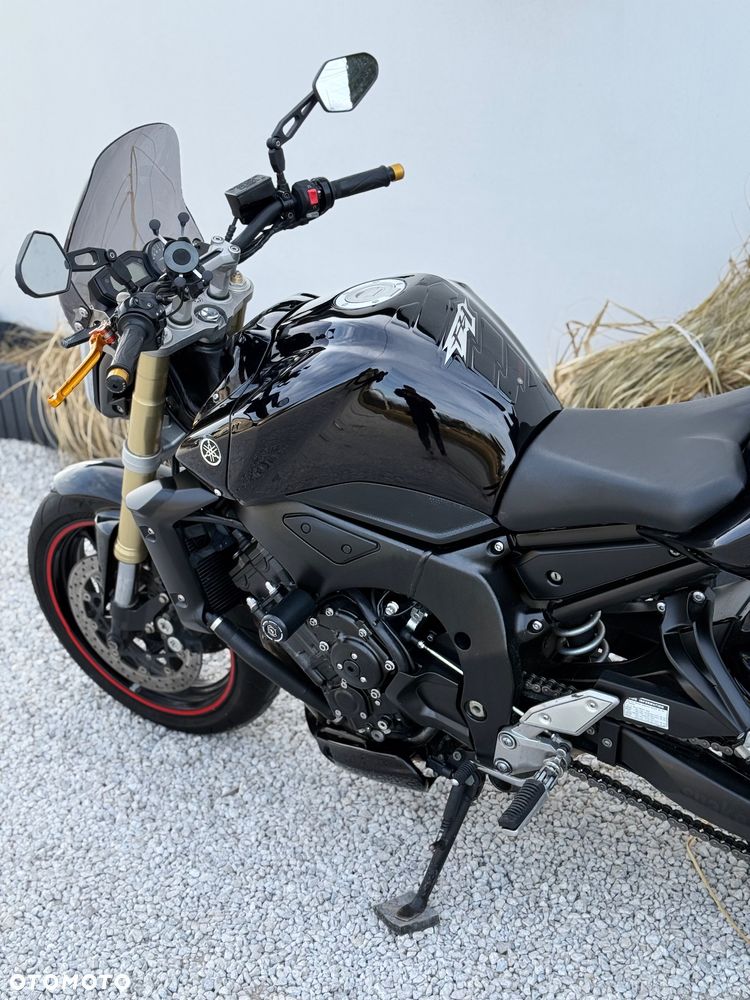 Yamaha FZ - 11