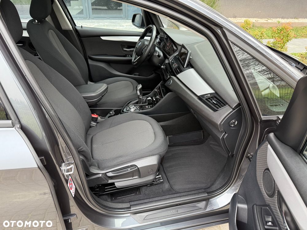 BMW Seria 2 218d - 33