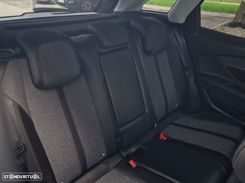 Peugeot 3008 PureTech 130 Stop & Start GPF EAT8 Allure - 18