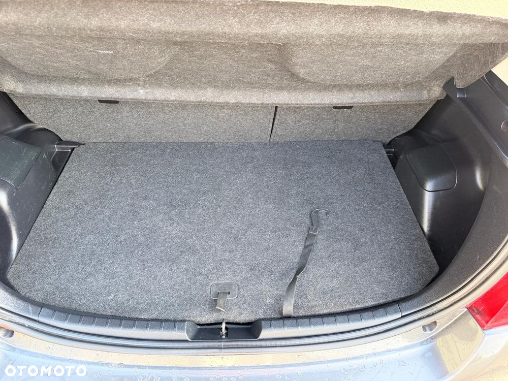 Toyota Yaris 1.33 Premium - 23