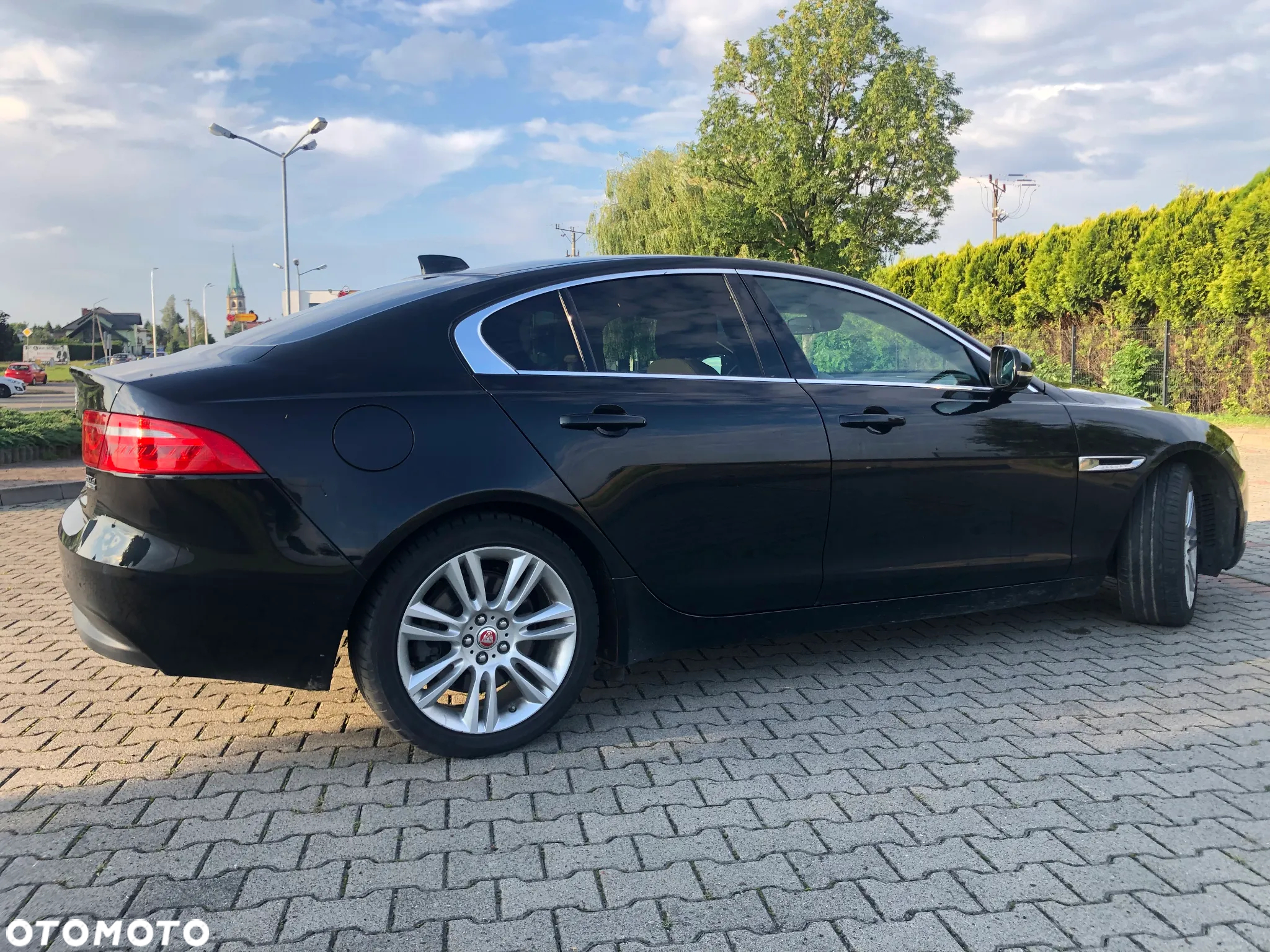 Jaguar XE 2.0 D AWD Prestige - 4