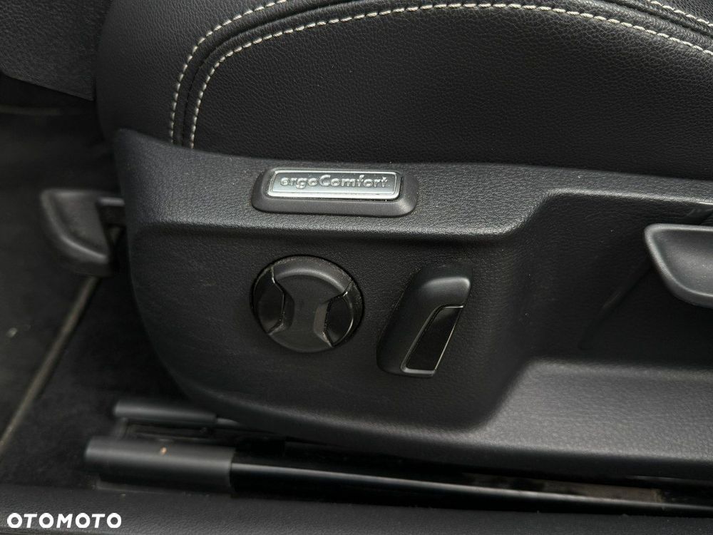 Volkswagen Passat 2.0 TSI Elegance DSG - 12