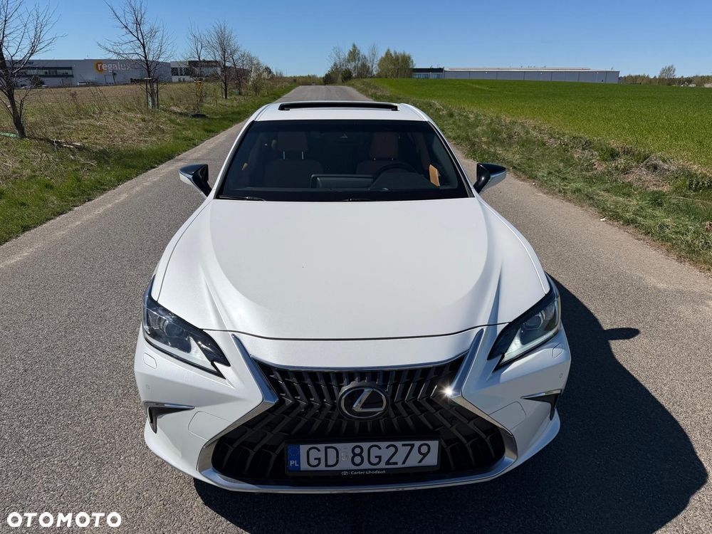 Lexus ES 300h Business Edition - 11