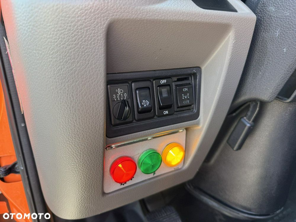 Renault Maxity - 30