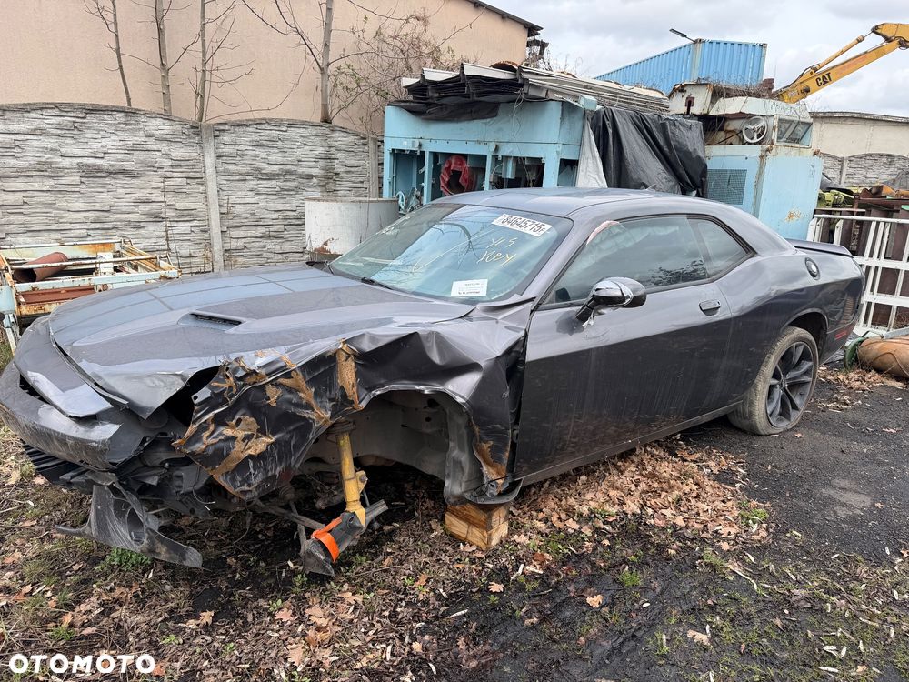 Dodge Challenger - 2