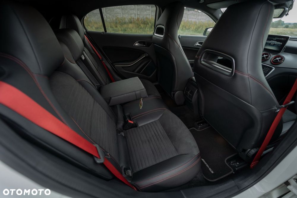 Mercedes-Benz GLA - 25