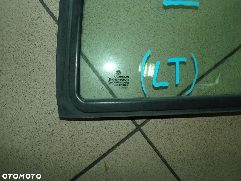 VW LT 96-06r SZYBA Z DRZWI PRZEDNICH LEWYCH Z USZCZELKĄ ZIELONA - 3