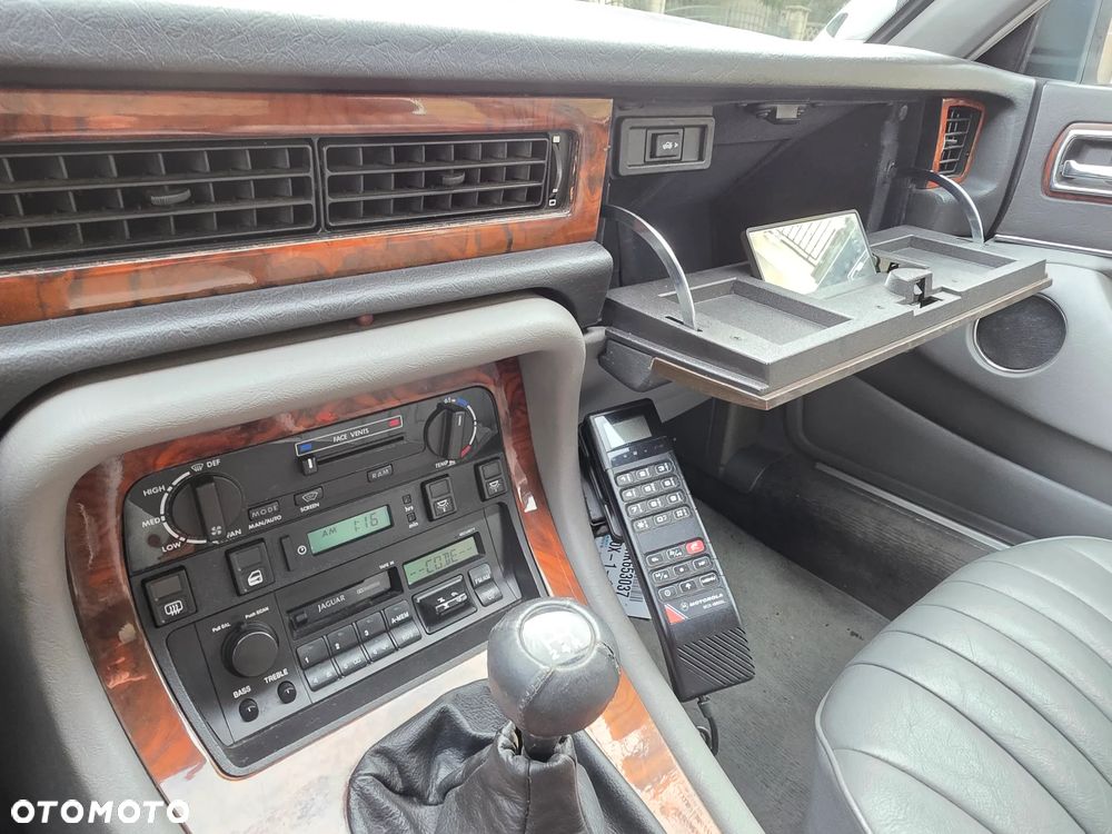 Jaguar XJ - 14