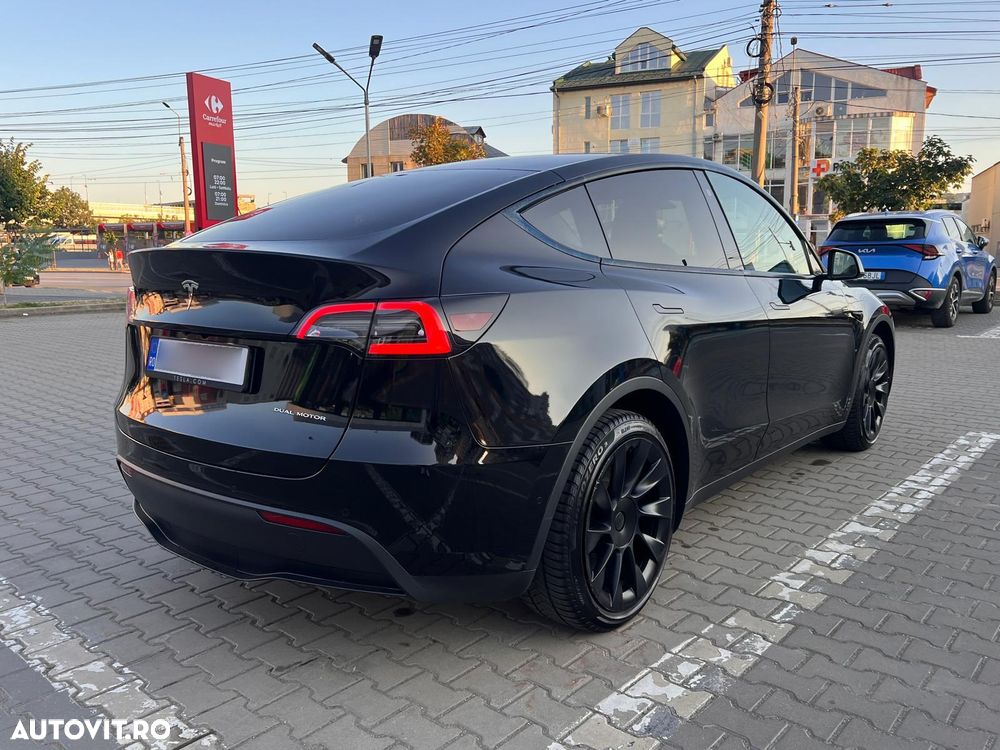 Tesla Model Y Long Range Dual Motor AWD - 4