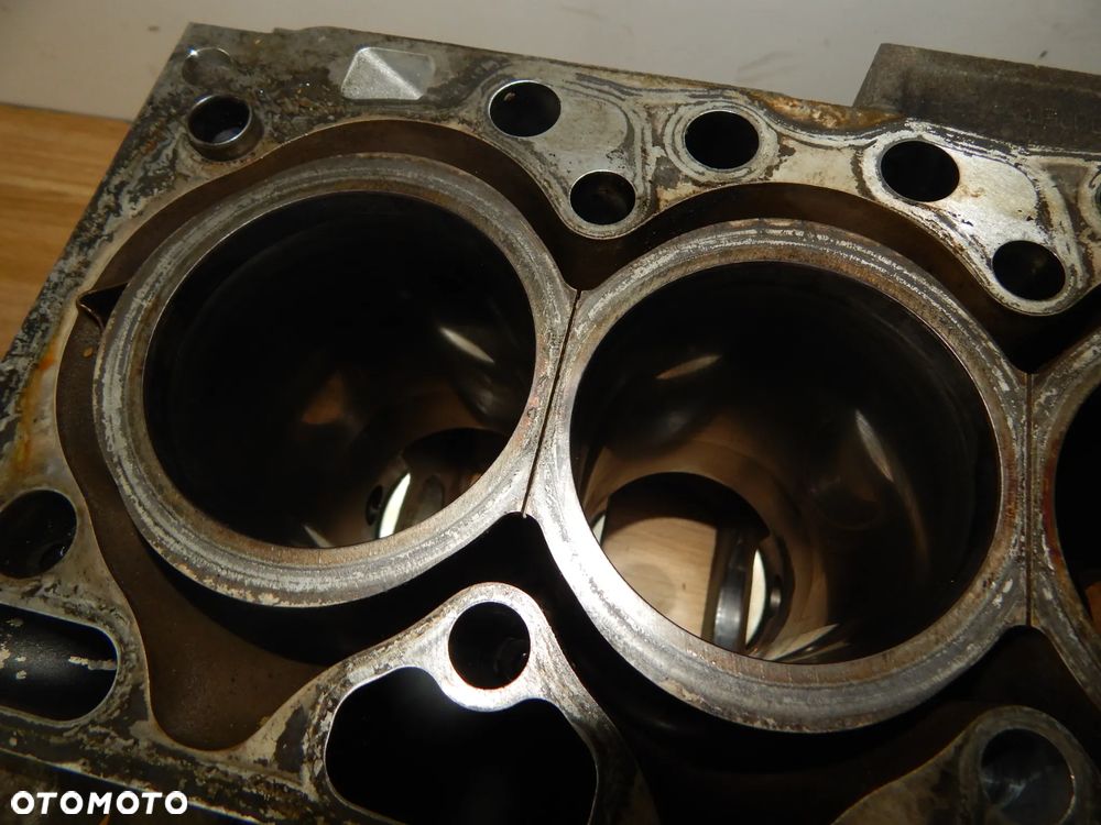 Blok silnika 2.4 D5 D5244T Volvo XC60 xc60 I s60 s80 v70 08-17 Łuków części - 3