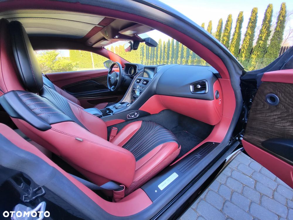 Aston Martin DB11 Launch Edition - 18