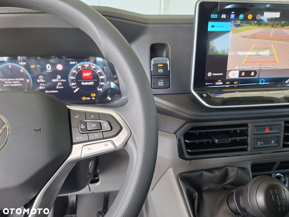 Volkswagen Crafter 35 Furgon z wysokim dachem 7 osobowy, silnik: 2,0 l EURO VI 163 KM / skrzynia biegów: Przedni napęd manualna 6-biegowa rozstaw osi: 4490 mm - 13