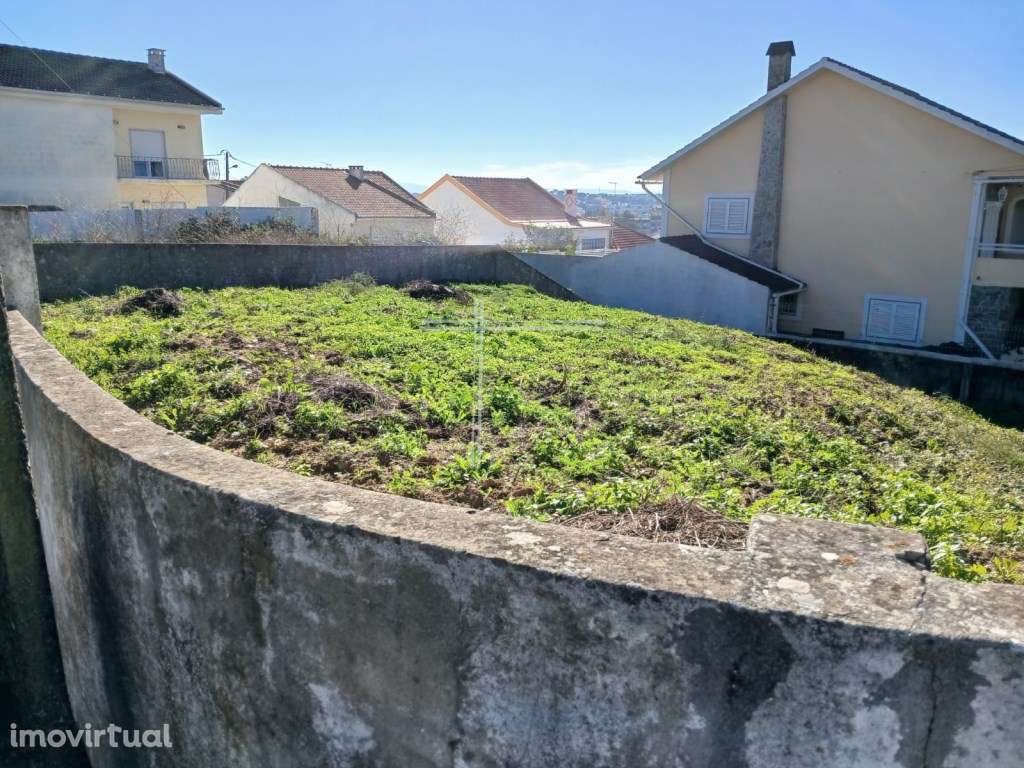 Terreno com 402m2 com infraestruturas pagas - Sobreda - Grande imagem: 2/7