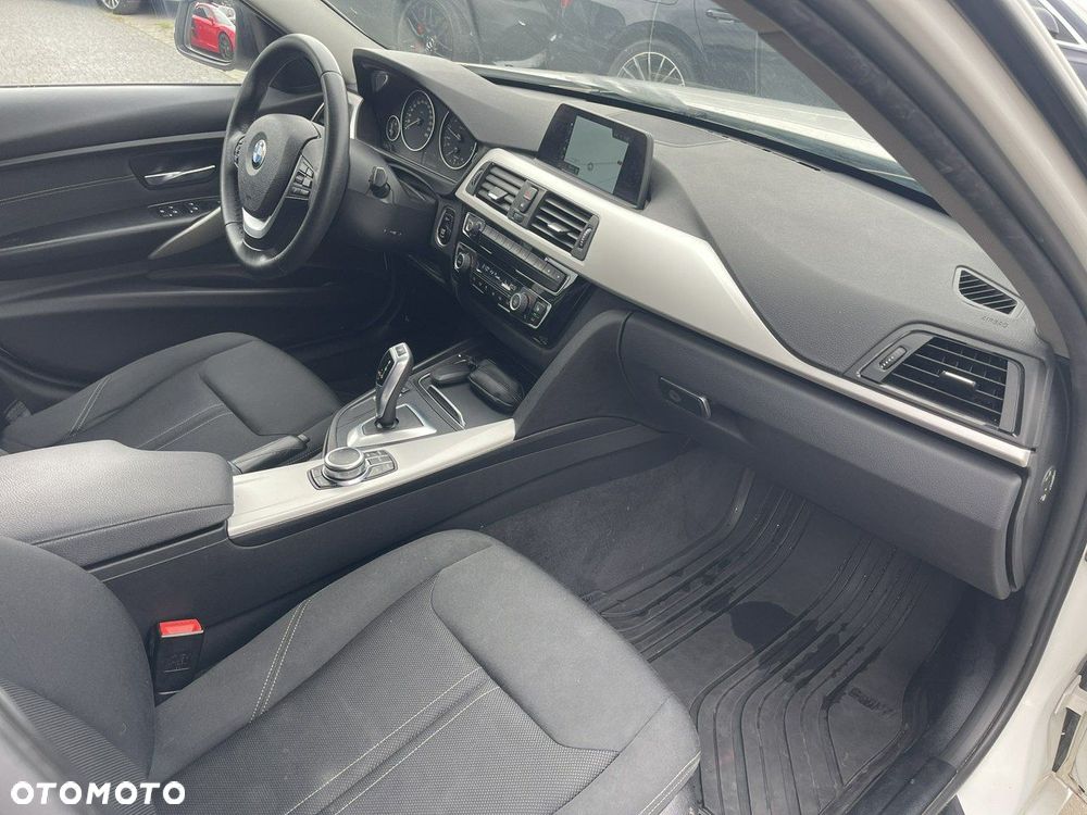 BMW Seria 3 318i - 9