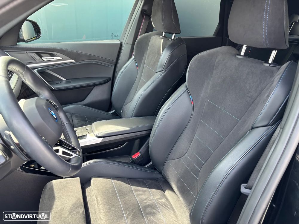 BMW iX1 eDrive20 Pack Desportivo M Pro - 11