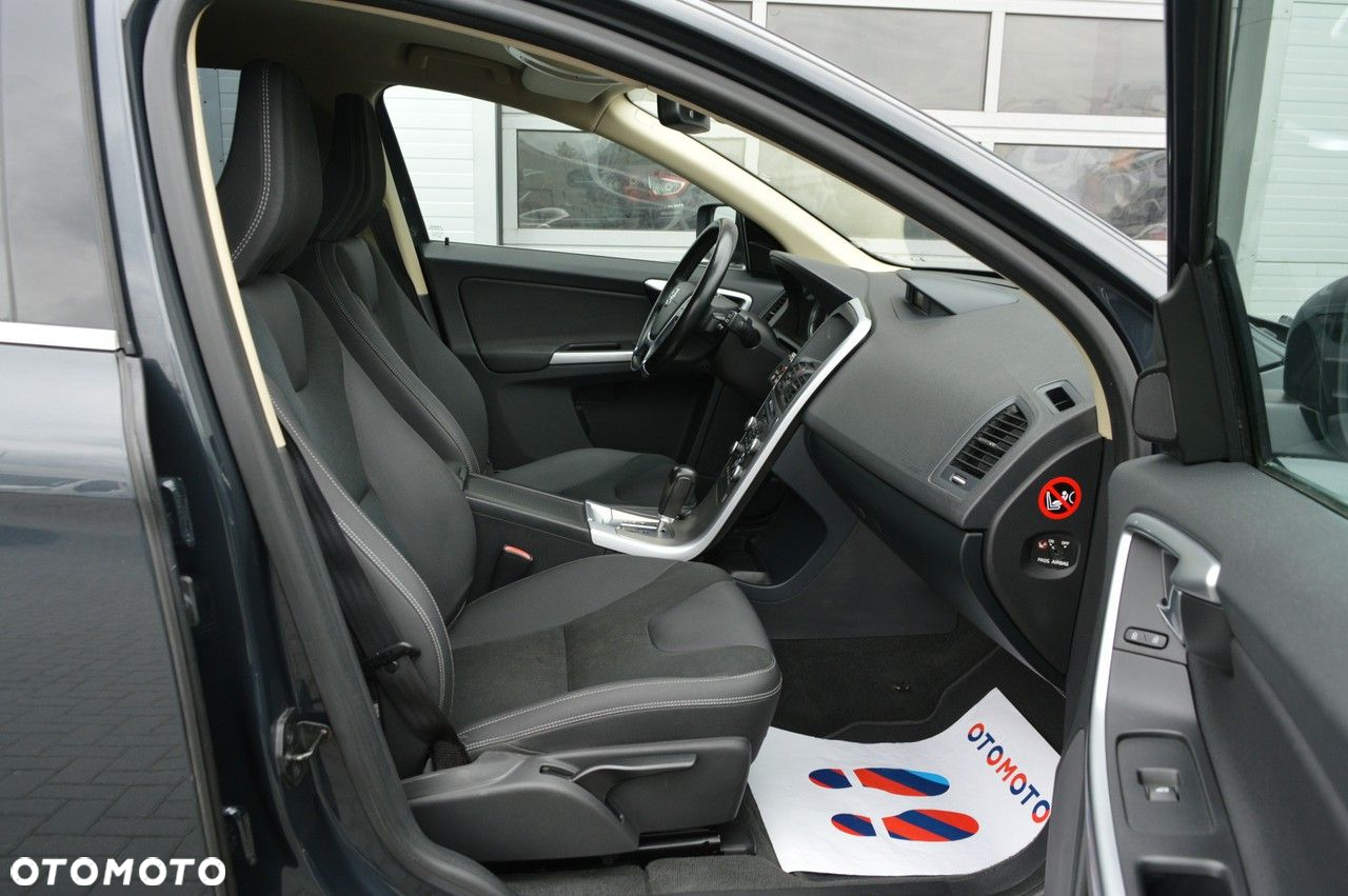 Volvo XC 60 D4 Geartronic Momentum - 24