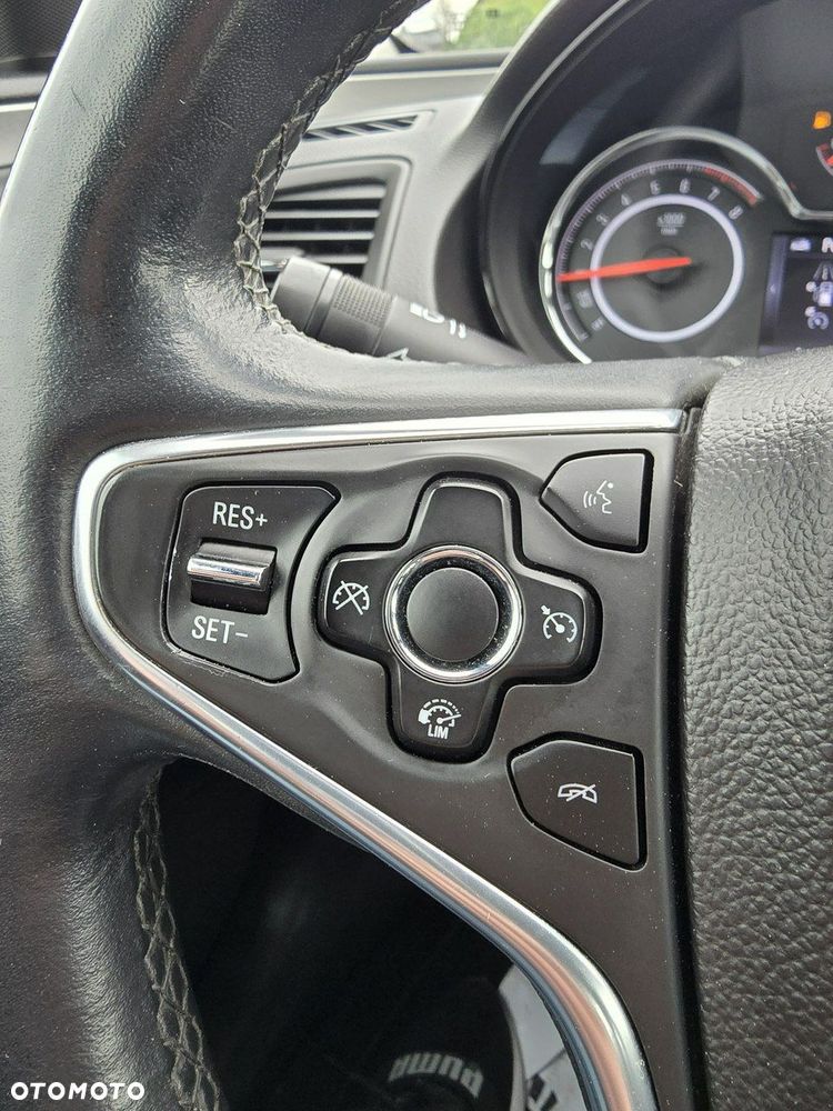 Opel Insignia - 32