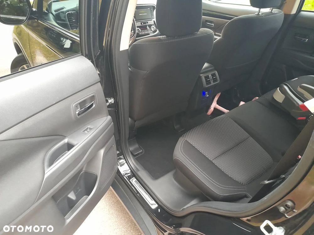 Mitsubishi Outlander 2.0 Instyle + 4WD CVT - 7