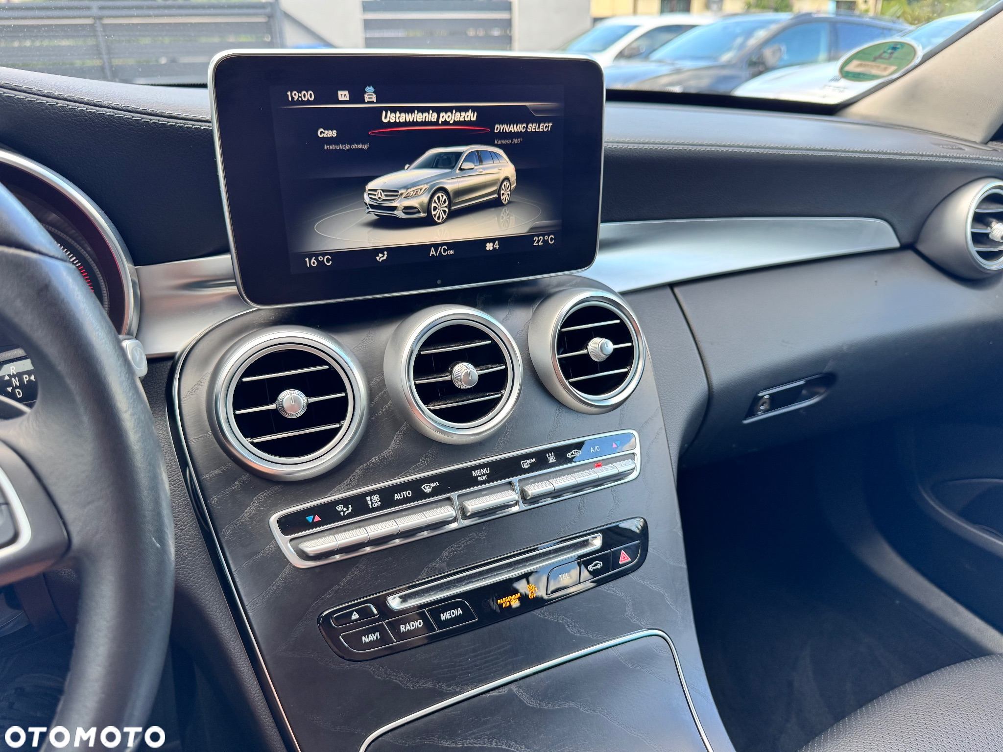 Mercedes-Benz Klasa C 250 T 7G-TRONIC AMG Line - 33