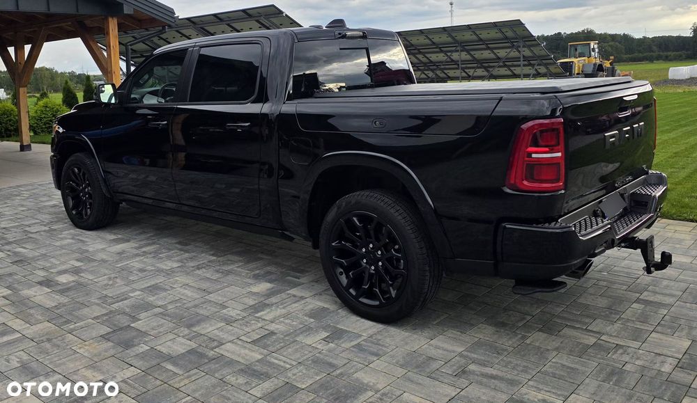 RAM 1500 Limited Night - 10